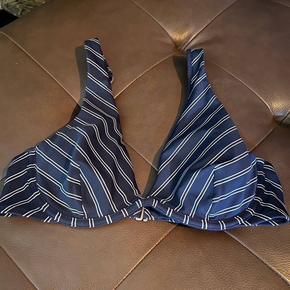 Sz 36 B/C Athleta Navy Stripe Plunge/V Neck bikini top